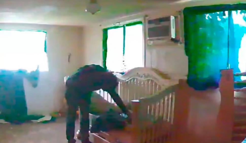 Momentul în care un copil este răpit din pat, de lângă fratele său geamăn, şi ucis fără milă de un tânăr de 18 ani 707589