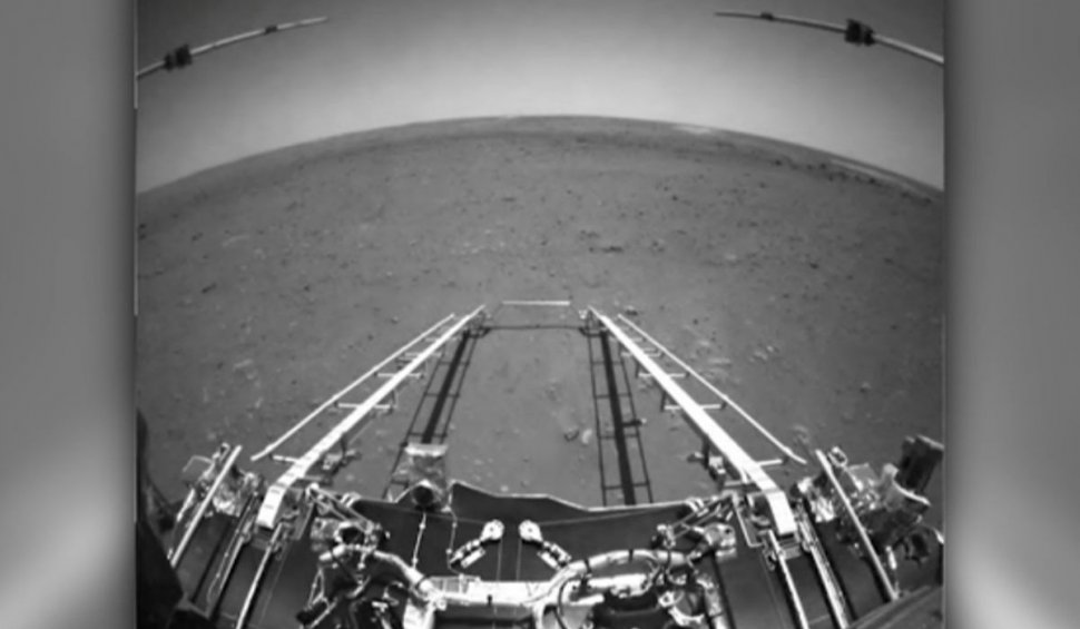 Primele imagini de pe Marte transmise de roverul lansat de China. Detaliul care i-a liniștit pe oamenii de știință