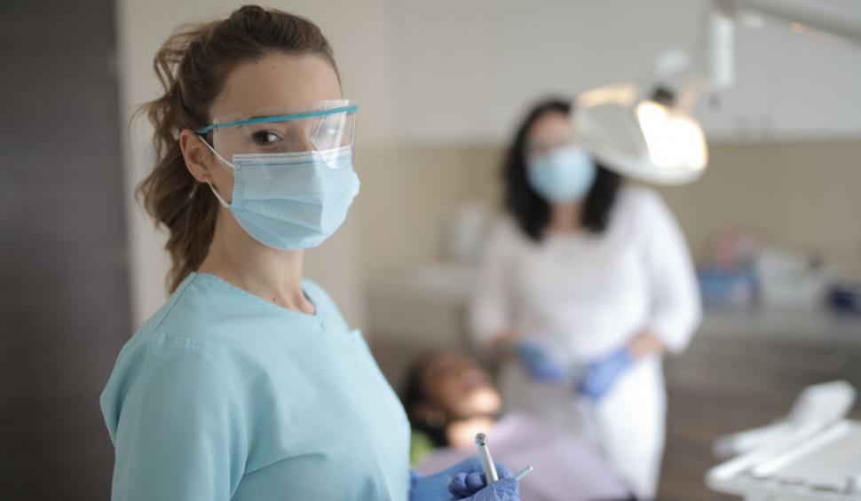 Strategii menite să crească profitul businessului tău în domeniul medical: impunerea unor reguli și mai riguroase de igienă, credibilitate mai mare în rândul pacienților 707617