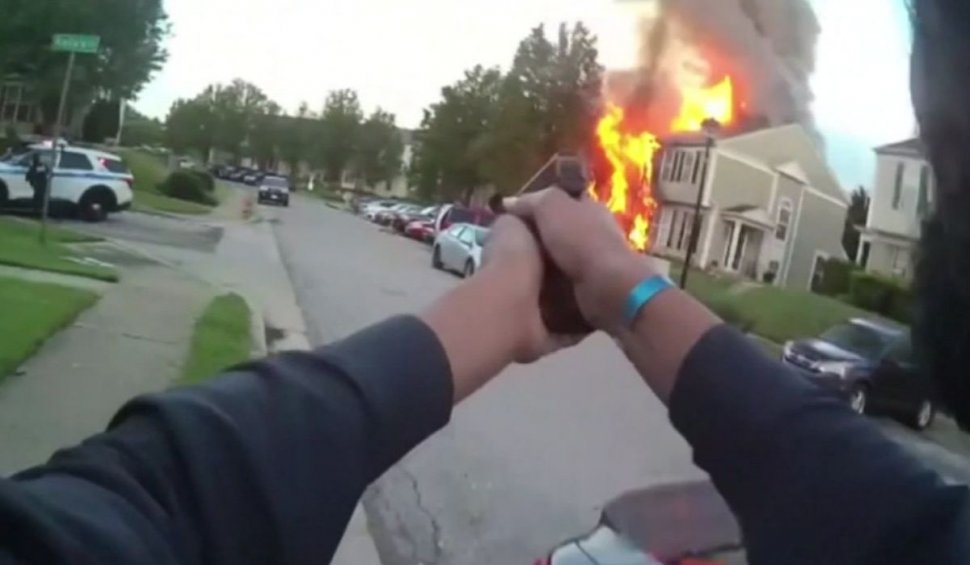 Poliția din Baltimore a publicat imagini din timpul uciderii unui suspect care și-a dat foc la casă și și-a omorât vecinii