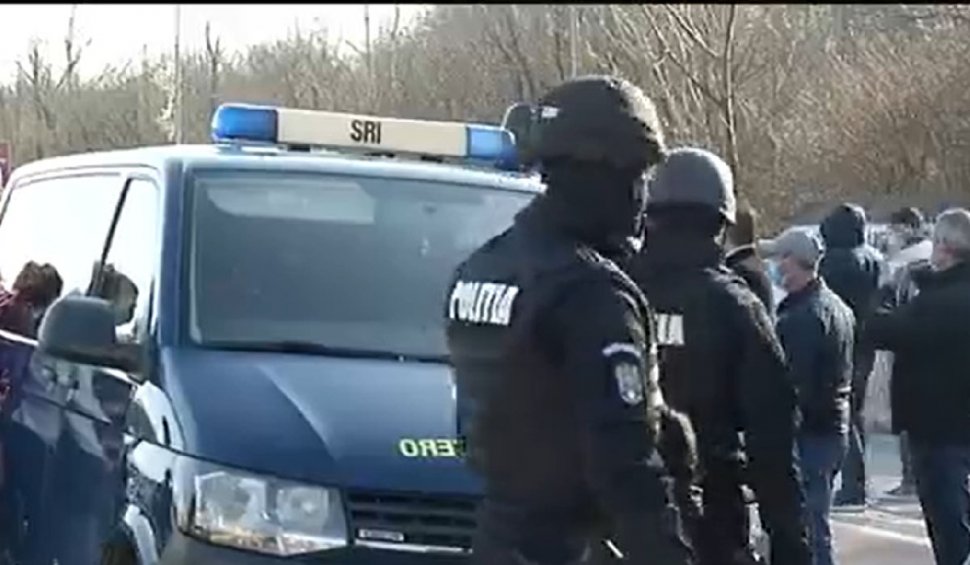 Pungă plină cu gunoaie, lăsată lângă Ambasada Suediei din Bucureşti, alertă cu bombă la SRI