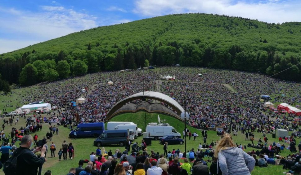 Peste 40.000 de oameni au participat la pelerinajul de Rusalii, la Şumuleu Ciuc