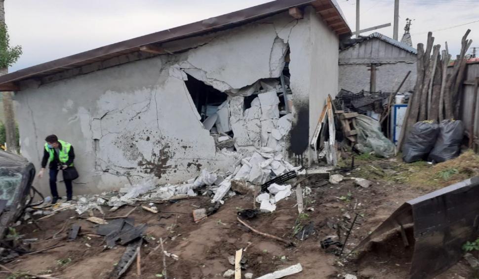 Cinci tineri, care se întorceau de la o petrecere, au intrat cu maşina într-o casă, în Scopoşeni 708130