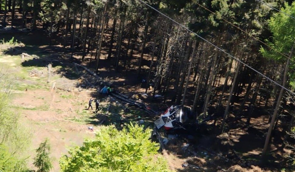 Cel puţin 14 morţi, după ce o telecabină s-a prăbușit în stațiunea Stresa din nordul Italiei