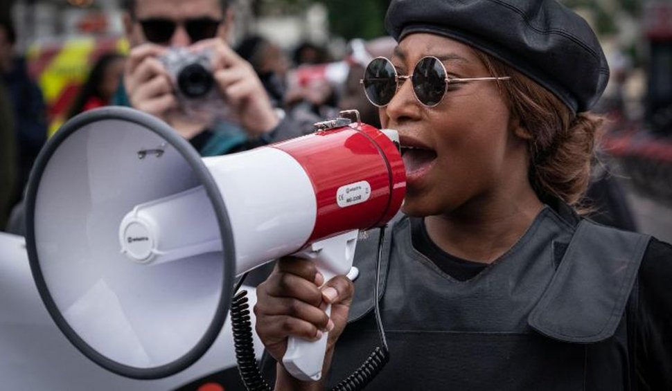 O activistă Black Lives Matter, în stare gravă după ce a fost împușcată în cap, la Londra