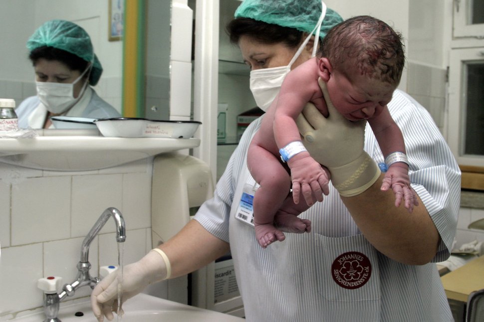 40% din copiii născuti prematur în Romania nu au șanse să trăiască