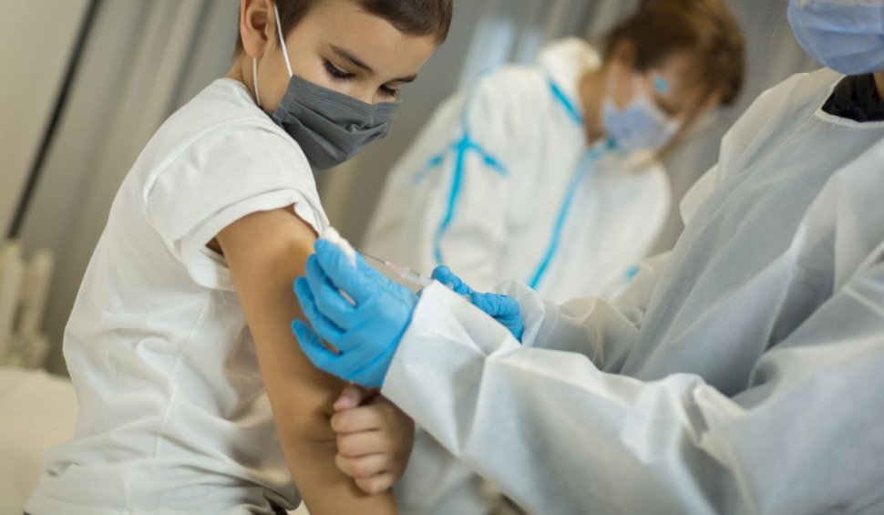 Vaccinarea gratuită anti-HPV va fi extinsă și la fetele și băieții de peste 14 ani