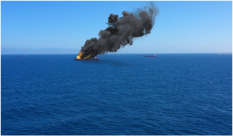 Explozii și incendiu de proporții pe o navă din Oceanul Indian încărcată cu substanțe chimice