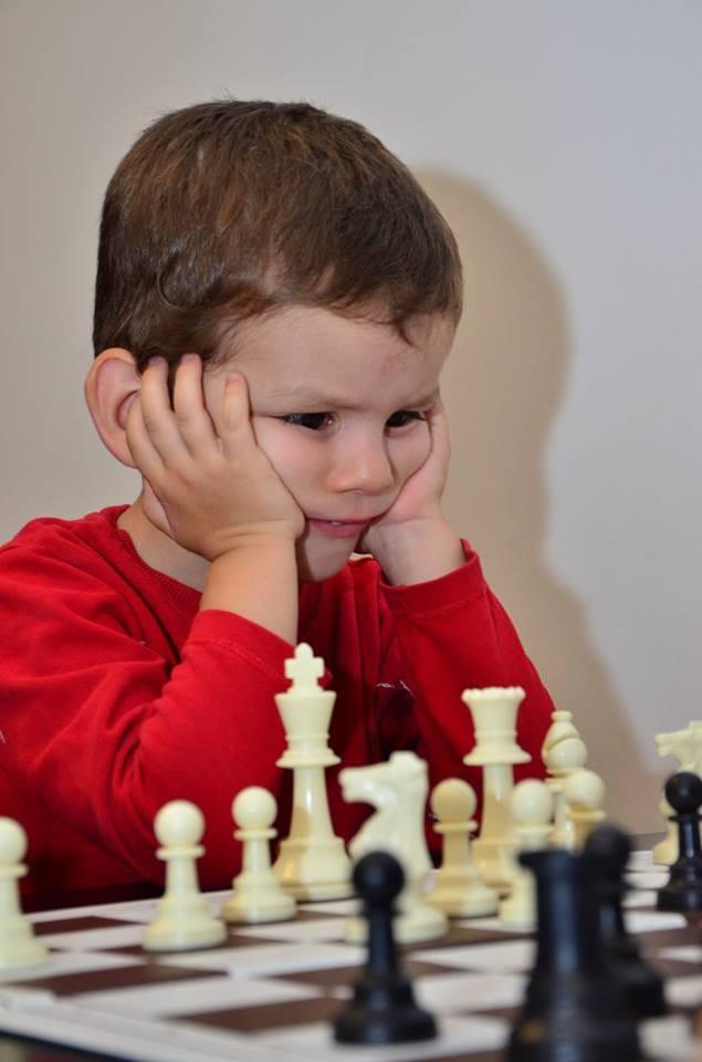 Vladimir Șofronie, un copil de 8 ani din Braşov, este un geniu al şahului 708796
