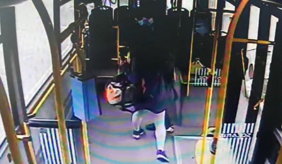 O femeie a plesnit un controlor în autobuz după ce a fost prinsă fără bilet, în Cluj-Napoca 