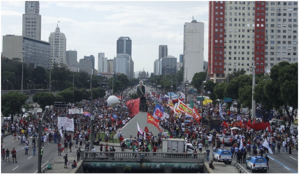 Zeci de mii de brazilieni au manifestat în mai multe orașe din țară împotriva preşedintelui Jair Bolsonaro