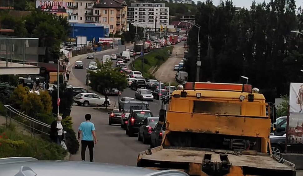 O femeie din Cluj-Napoca a parcurs 5 kilometri în 3 ore, din cauza blocajului provocat de repararea unui pod: ”Din Londra ajungeam mai repede. Şi din Paris” 