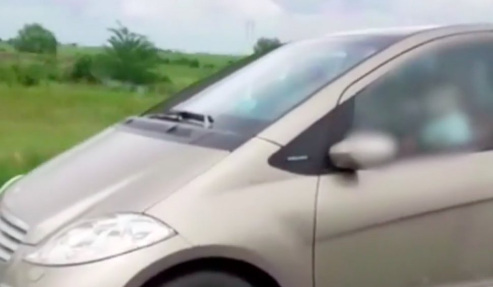 Șofer inconștient, filmat pe autostradă în timp ce mergea cu viteză cu copilul în brațe. Titi Aur: "Nu sancțiunile sunt soluția"