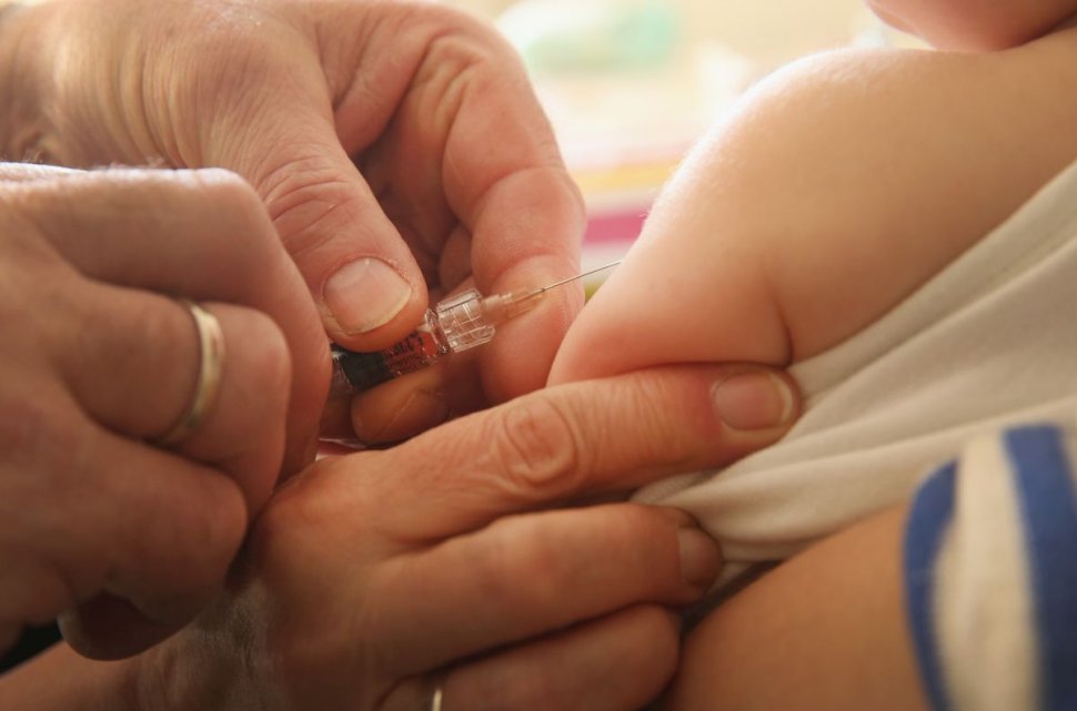 Vaccinarea copiilor cu vârsta cuprinsă între 6 luni și 12 ani ar putea începe la sfârșitul anului