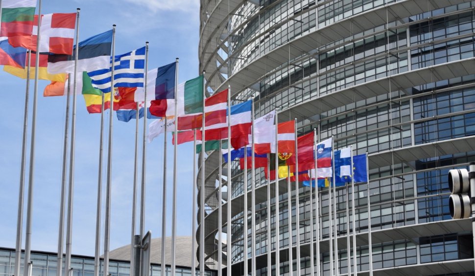 Tinerii români pot aplica pentru un stagiu plătit la Parlamentul European, până pe 30 iunie