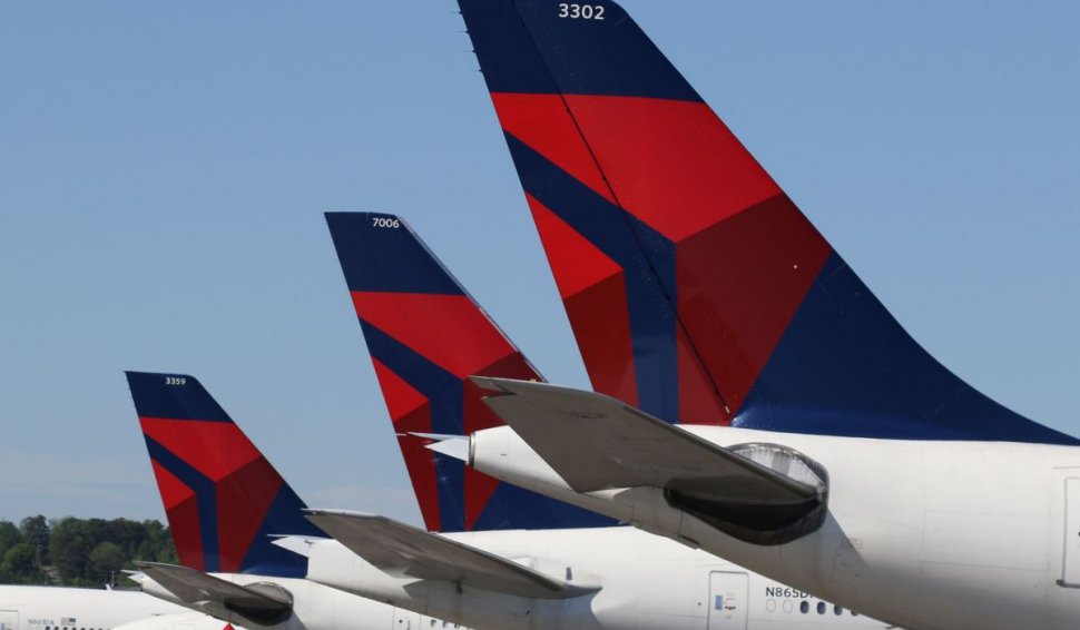 Un avion Delta a aterizat de urgență în New Mexico după ce un pasager a încercat să forțeze ușa postului de pilotaj