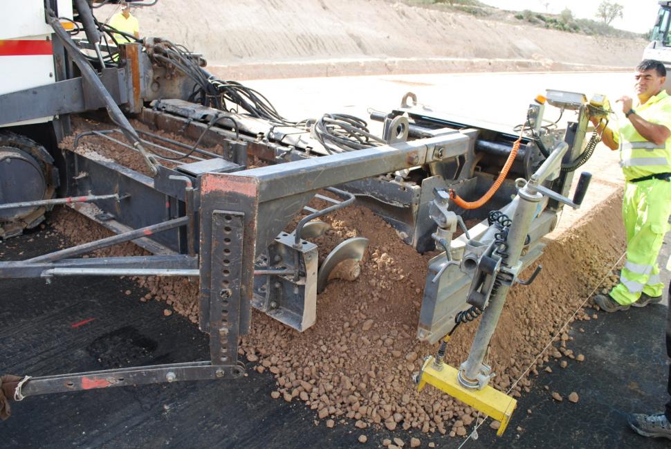 Autostrada viitorului prinde contur în Spania. Constructorii folosesc cenușă în loc de ciment 710363