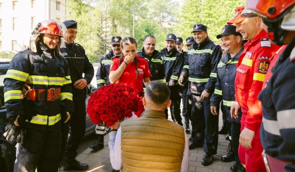 Un bărbat din Suceava a înscenat un accident pentru a-și cere în căsătorie iubita paramedic  710302