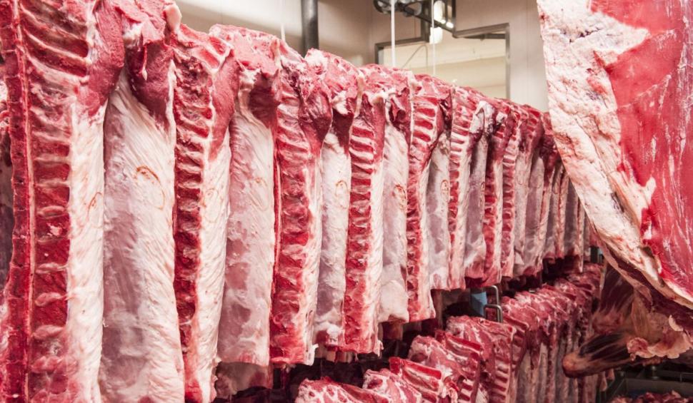 Carnea de porc se va scumpi cu 25% în Europa, din cauza cererii mari din China. Specialist: "România are o producţie deficitară"