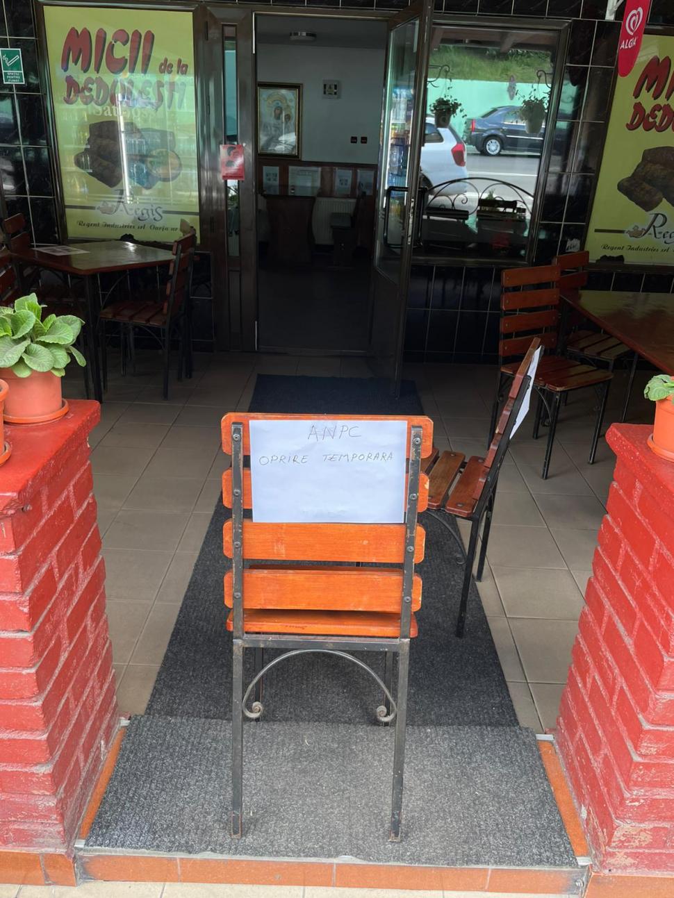 Vestitele localuri de mici de la Dedulești, închise de Protecția Consumatorului 710446