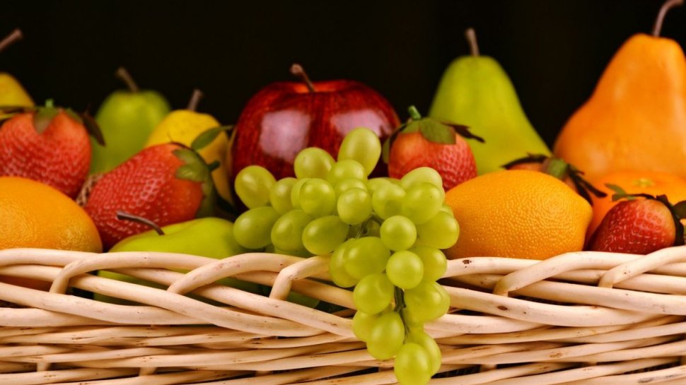 Topul fructelor și legumelor pline de pesticide în 2021. Cel mai iubit fruct, pe locul I