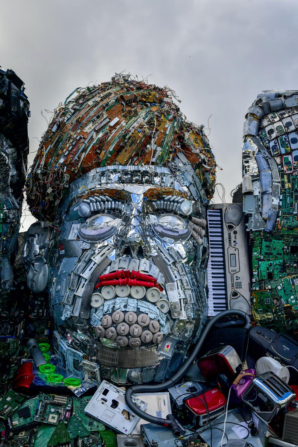 Joe Biden, Emmanuel Macron, Boris Johnson și Angela Merkel vor fi vegheați de propriile lor statui din deșeuri la Summit-ul G7 710761