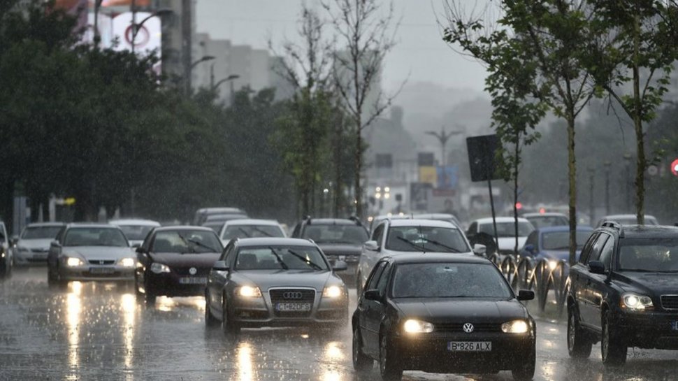 Prognoză specială pentru București. Urmează trei zile de ploi torenţiale, descărcări electrice și vânt