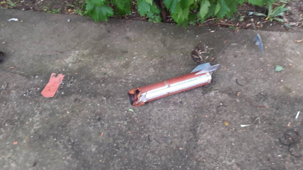 O rachetă antigrindină a căzut în gospodăria unei familii din Vrancea