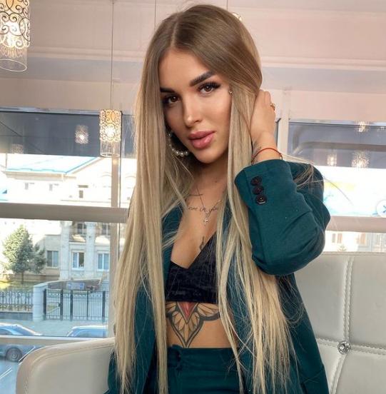 O bloggeriță s-a aruncat în gol de la etajul 14. Tânăra a lăsat un bilet de adio 710874