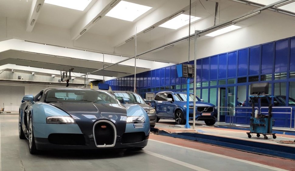 Un Bugatti Veyron, care costa 2 milioane de dolari când a fost fabricat, a fost înmatriculat în România