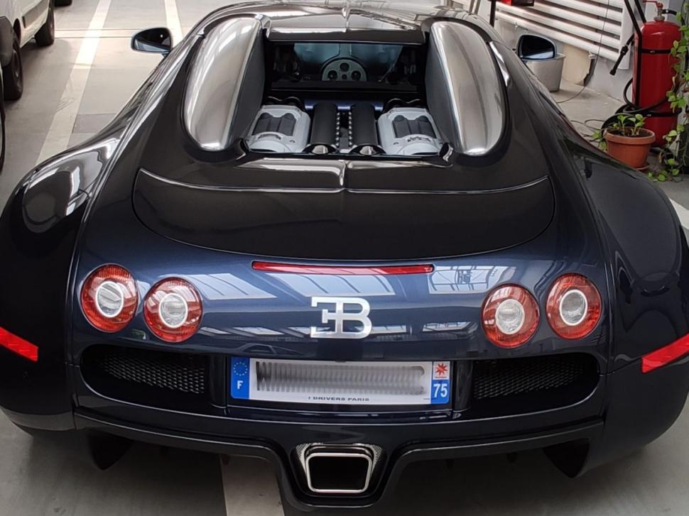 Un Bugatti Veyron, care costa 2 milioane de dolari când a fost fabricat, a fost înmatriculat în România 710926