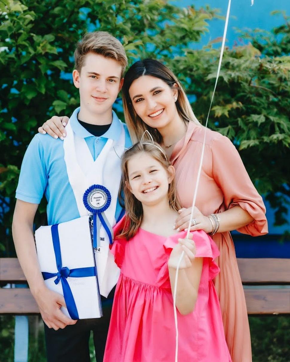 Alex, fiul Elei Crăciun a absolvit clasa a VIII-a. Uite cât de mare a crescut și ce planuri are  711127