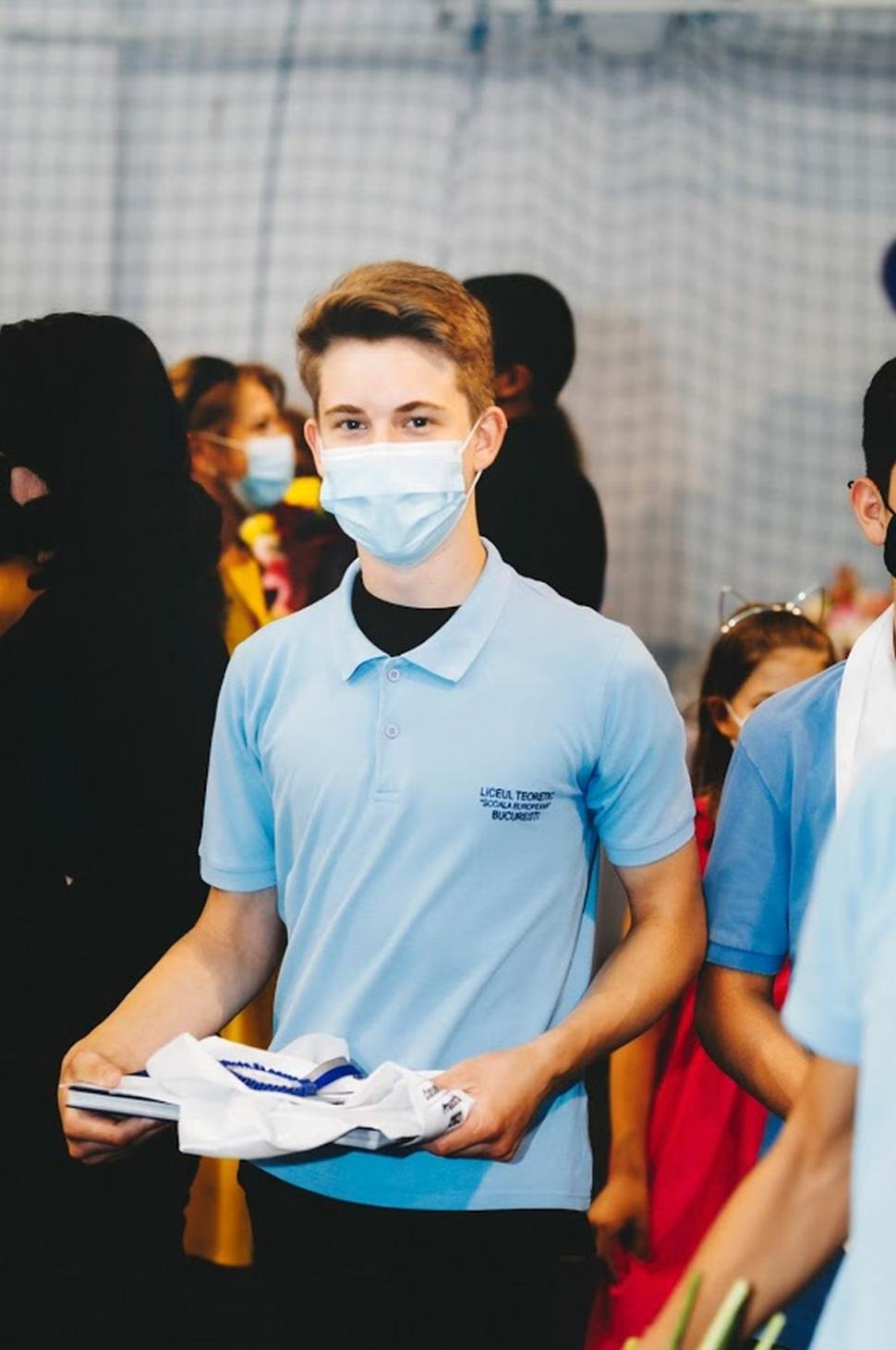 Alex, fiul Elei Crăciun a absolvit clasa a VIII-a. Uite cât de mare a crescut și ce planuri are  711128