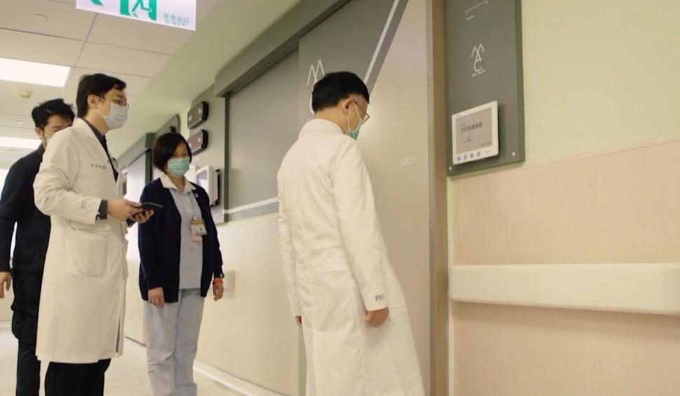 Spital ridicat din gunoaie, în pandemie. Creatorul său s-a lăsat inspirat de romanii care reciclau amforele cu vin 711087