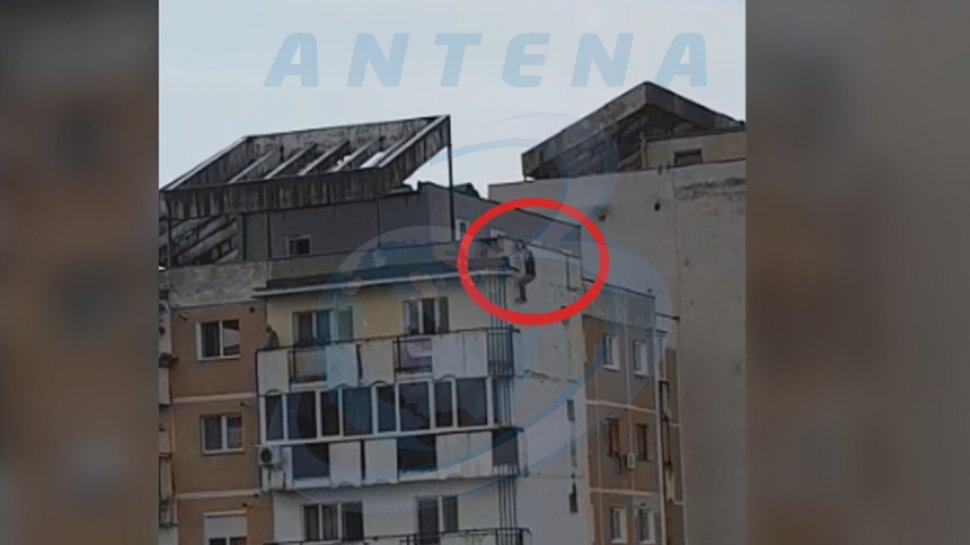 Un bărbat şi-a pus capăt zilelor aruncându-se de pe un bloc cu 6 etaje din Arad