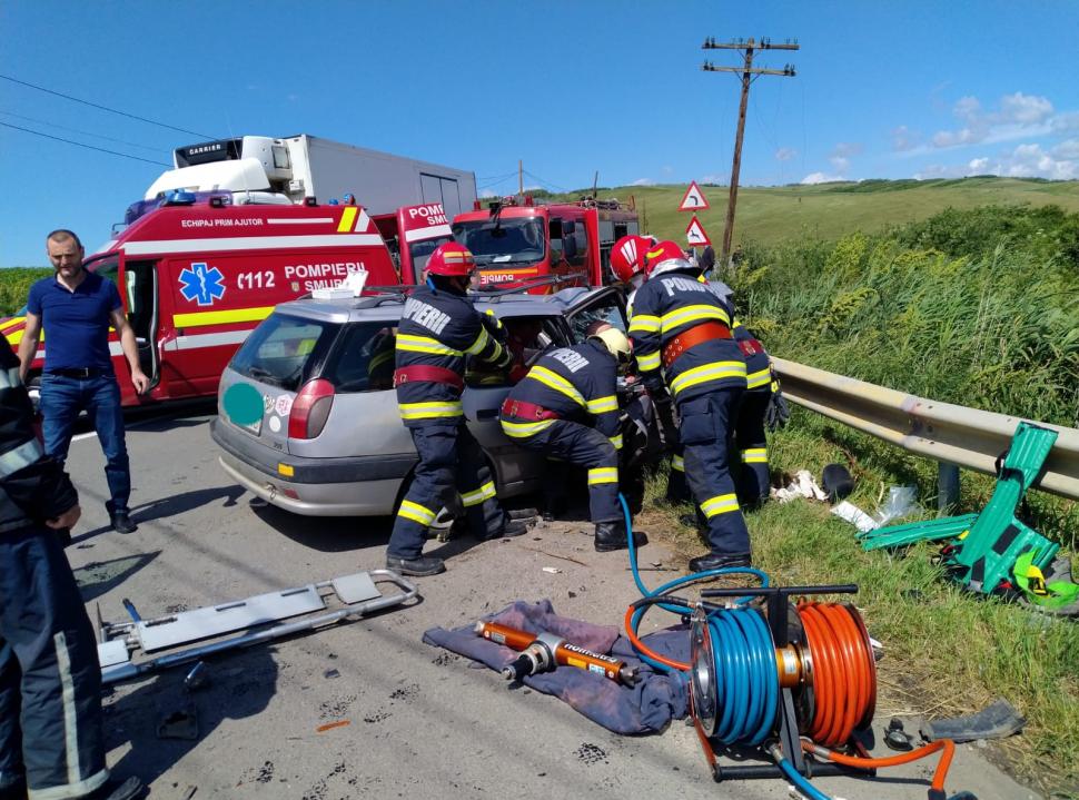 Cinci persoane au fost rănite, după impactul dintre două mașini în Mureş 711370