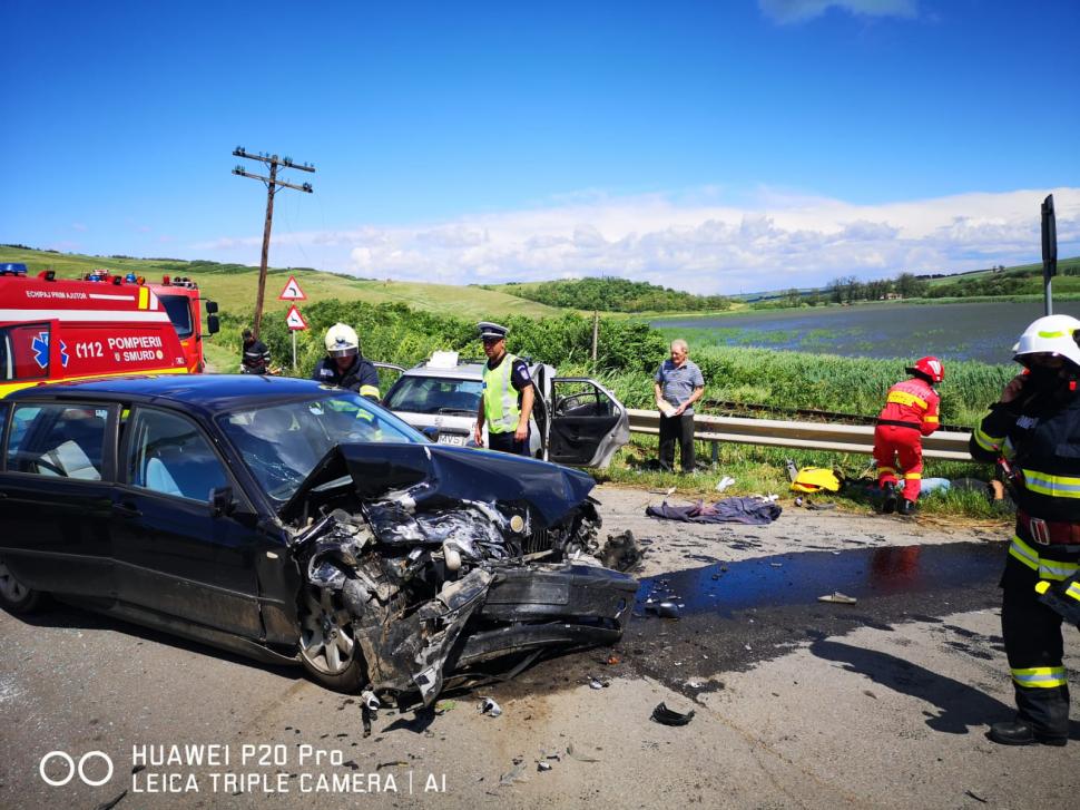 Cinci persoane au fost rănite, după impactul dintre două mașini în Mureş 711371