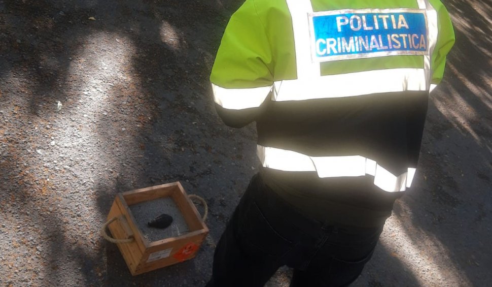 Alertă în Craiova. Poliţiştii au găsit o grenadă pe o alee din centrul orașului