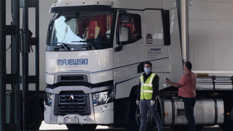 TIR-uri blocate în vamă. Nervii șoferilor sunt întinși la maximum