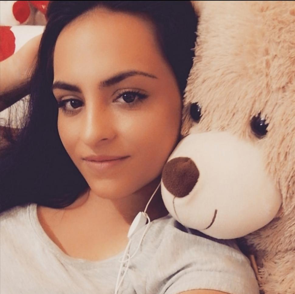 Andreea, o tânără mămică din Bucureşti, a fost omorâtă de iubit, sub ochii fetiţei ei 711651