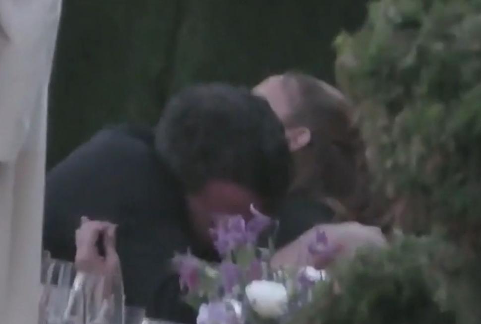 Jennifer Lopez și Ben Affleck, momente romantice la o terasă din Malibu 711779