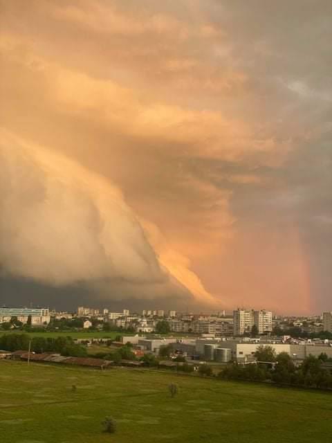 Nor uriaş pe cerul din Buzău, fenomen meteo spectaculos 711880