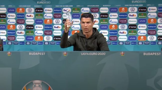 Reacția Coca-Cola după ce Ronaldo a luat sticlele de suc de pe masă și le-a recomandat oamenilor să bea apă
