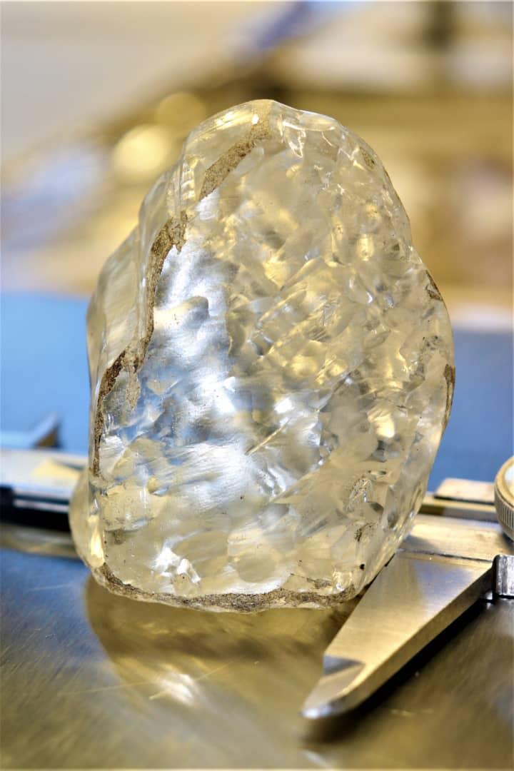 Un diamant de peste 1000 de carate a fost descoperit în Botswana. Este al treilea cel mai mare diamant de calitate prețioasă din lume 712109