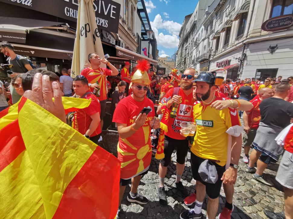 Suporterii din Macedonia de Nord, spectacol unic în Centrul Vechi înaintea meciului de la Euro 2020 712130
