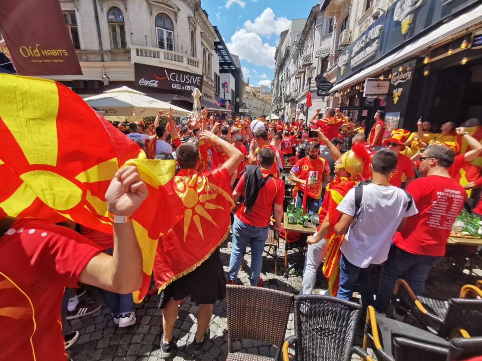 Suporterii din Macedonia de Nord, spectacol unic în Centrul Vechi înaintea meciului de la Euro 2020 712132