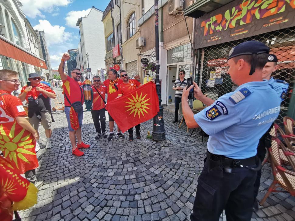 Suporterii din Macedonia de Nord, spectacol unic în Centrul Vechi înaintea meciului de la Euro 2020 712133