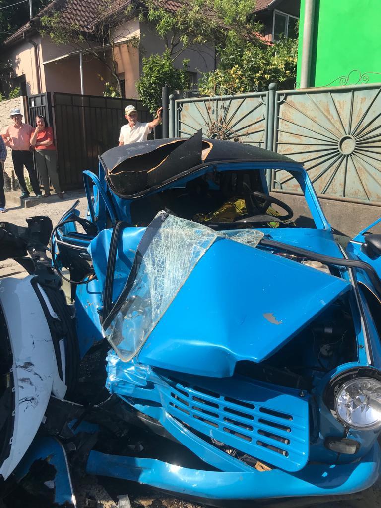Un poliţist de la Rutieră a murit într-un Trabant strivit, după un accident în Şoimuş 712340