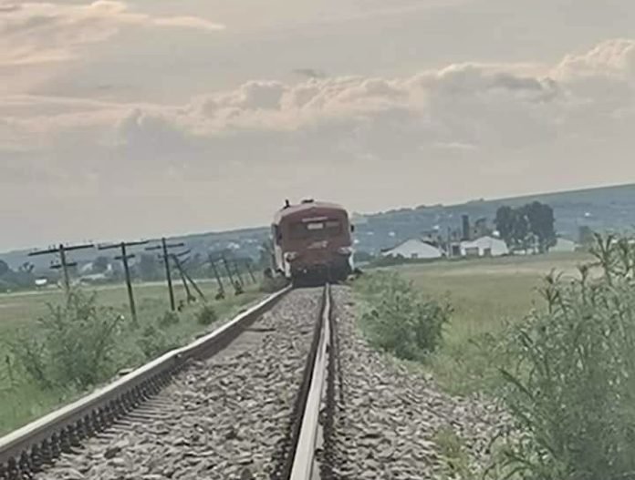 O vacă a reuşit să deraieze un tren la Botoşani. Zeci de oameni au stat în câmp mai multe ore