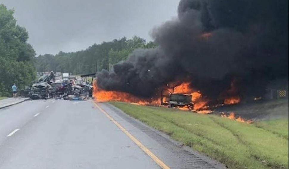 Nouă copii au fost uciși într-un accident în lanț înfiorător, în SUA. Un producător CNN, martor la accident 712583